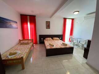 Апартаменты Etna Apartments Улцинь Номер-студио с балконом-11